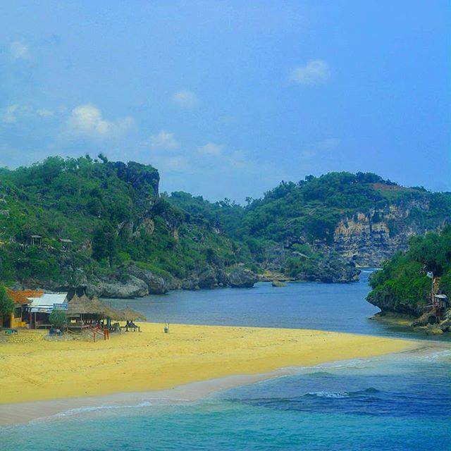 Indahnya Pantai Drini  kotajogja com