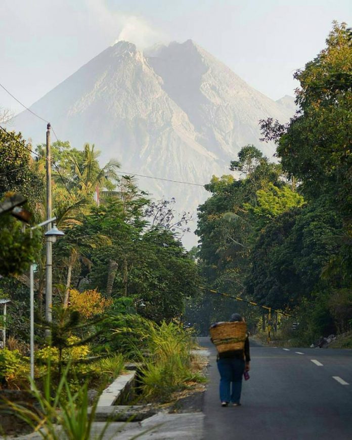 merapi di pagi hari