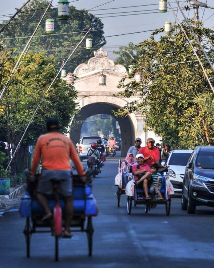 Suasana Sore di Plengkung Gading